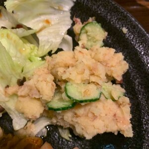 鰹節と茹で卵入りの和風ポテトサラダ